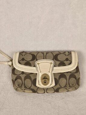 Vintage Coach Signature Legacy Turnlock Wristlet Flap Pouch Cream Leather...